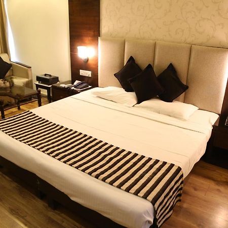 Hotel Parbhat Inn Pancskula Kültér fotó