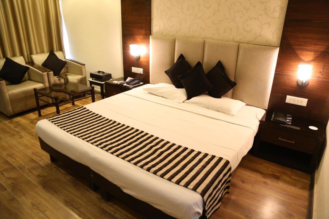 Hotel Parbhat Inn Pancskula Kültér fotó